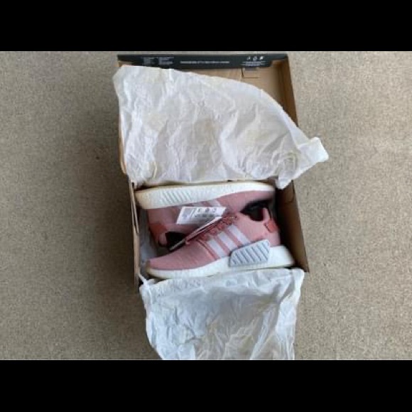 BRAND NEW Adidas NMD R2 - Ash Pink - Picture 3 of 4
